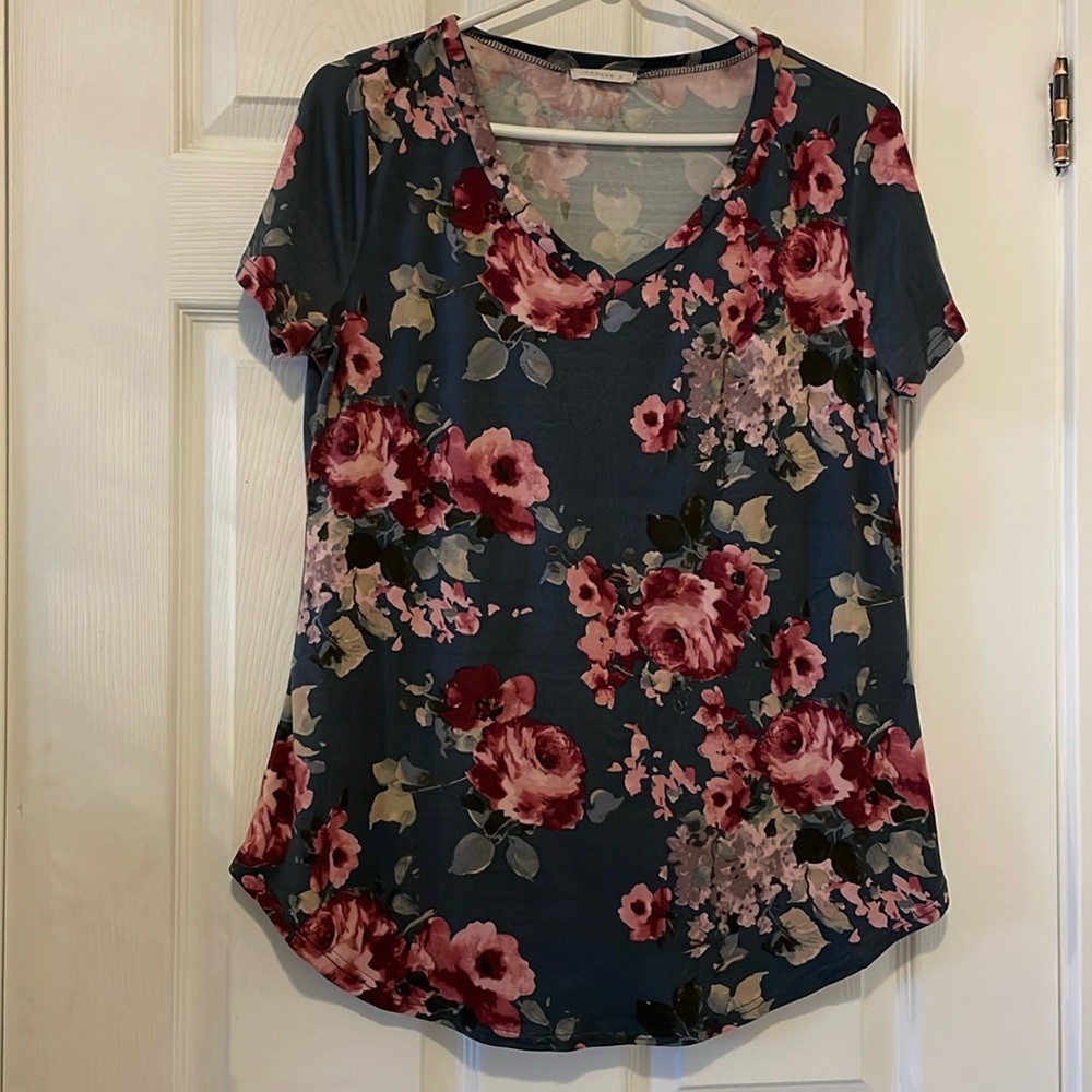 Soft blue floral v neck tee basic capsule wardrobe romantic boho